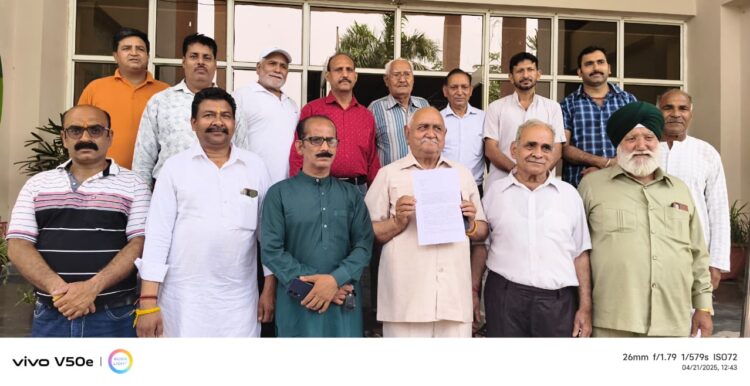 आज 21 अप्रैल 20 25 को विश्व हिंदू परिषद बजरंग दल की तरफ से डिप्टी कमिश्नर गुरदासपुर को मांग पत्र दिया