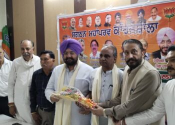 ਭਾਜਪਾ ਦੀਆਂ ਨੀਤੀਆਂ ਘਰ ਘਰ ਪਹੁੰਚਾਈਆਂ ਜਾਣ – ਫਤਿਹਜੰਗ ਸਿੰਘ ਬਾਜਵਾ, ਨਰੇਸ਼ ਸ਼ਰਮਾ