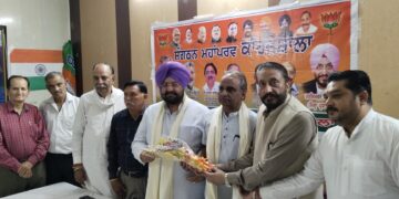 ਭਾਜਪਾ ਦੀਆਂ ਨੀਤੀਆਂ ਘਰ ਘਰ ਪਹੁੰਚਾਈਆਂ ਜਾਣ – ਫਤਿਹਜੰਗ ਸਿੰਘ ਬਾਜਵਾ, ਨਰੇਸ਼ ਸ਼ਰਮਾ