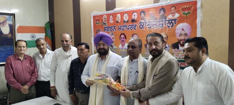 ਭਾਜਪਾ ਦੀਆਂ ਨੀਤੀਆਂ ਘਰ ਘਰ ਪਹੁੰਚਾਈਆਂ ਜਾਣ – ਫਤਿਹਜੰਗ ਸਿੰਘ ਬਾਜਵਾ, ਨਰੇਸ਼ ਸ਼ਰਮਾ