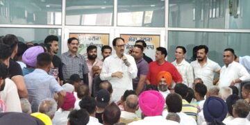 नौजवानों ने आप पार्टी को अलविदा कहते हुए थामा कांग्रेस पार्टी का हाथ हुए शामिल 