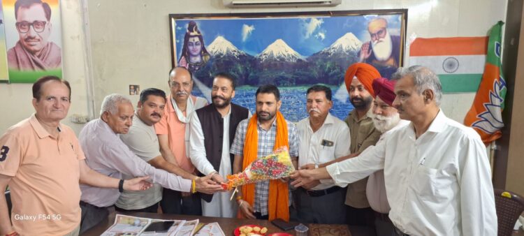 ਅੱਜ ਪੰਜਾਬ ਨੂੰ ਵੀ ਭਾਜਪਾ ਦੀ ਅਗਵਾਈ ਵਾਲੀ ਮਜ਼ਬੂਤ ਸਰਕਾਰ ਦੀ ਲੋੜ : ਹੀਰਾ ਵਾਲੀਆ