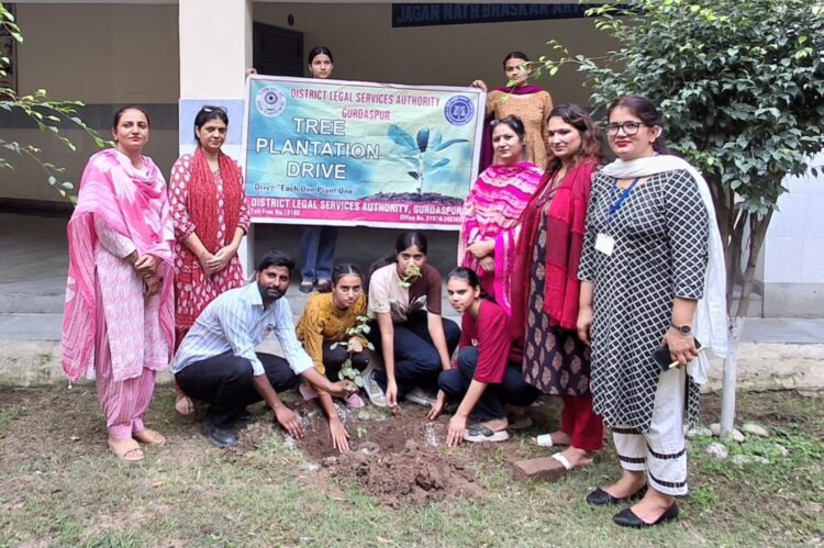 ਵਾਤਾਵਰਨ ਸੰਭਾਲ ਦੀ ਪਹਲ: ਜਿਲ੍ਹਾ ਕਾਨੂੰਨੀ ਸੇਵਾਵਾਂ ਅਥਾਰਟੀ ਵੱਲੋਂ ਟ੍ਰੀ ਪਲਾਂਟੇਸ਼ਨ ਡਰਾਇਵ