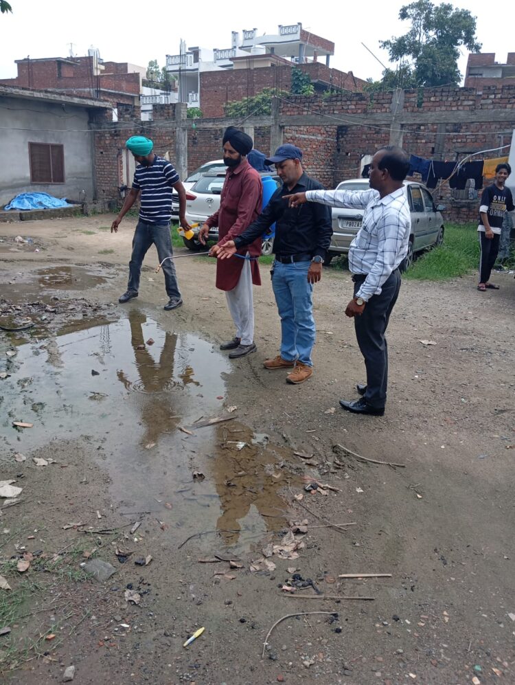 ਸਿਵਲ ਸਰਜਨ ਗੁਰਦਾਸਪੁਰ ਜੀ S.M.O.Dr.ਮਨਜਿੰਦਰ ਸਿੰਘ ਜੀ ਦੀ ਯੋਗ ਅਗਵਾਈ ਹੇਠ ਡੇਂਗੂ ਦਾ ਸਰਵੇ ਕੀਤਾ