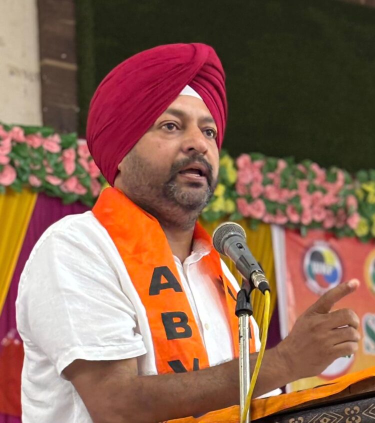 ਸੰਵਿਧਾਨ ਦੀਆਂ ਧੱਜੀਆਂ ਉਡਾਉਣ ਵਾਲੀ ਕਾਂਗਰਸ ਦੇਸ਼ ਨੂੰ ਆਲਮੀ ਪੱਧਰ ਤੇ ਬਦਨਾਮ ਕਰਨ ‘ਤੇ ਤੁਲੀ : ਪਰਮਜੀਤ ਸਿੰਘ ਗਿੱਲ 