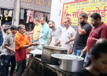 एक मीटिंग चौधरी मैया दास मिस्त्री शिवाला मंदिर मे हुई