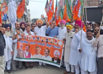 ਭਾਜਪਾ ਆਗੂਆਂ ਨੇ ਬਟਾਲਾ ਵਿੱਚ ਫੂਕਿਆ ਪੰਜਾਬ ਸਰਕਾਰ ਦਾ ਪੁਤਲਾ 