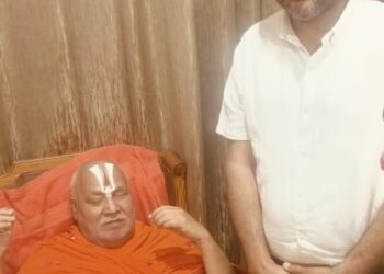 ਅਧਿਆਤਮਿਕ ਜਗਦਗੁਰੂ ਰਾਮਭਦਰਾਚਾਰਿਆ ਜੀ ਨੇ ਰਾਸਟਰੀ ਕਾਰਜਕਾਰੀ ਪ੍ਰਧਾਨ ਪਰਮਜੀਤ ਸਿੰਘ ਗਿੱਲ ਨੂੰ ਅਸ਼ੀਰਵਾਦ ਦਿੱਤਾ 