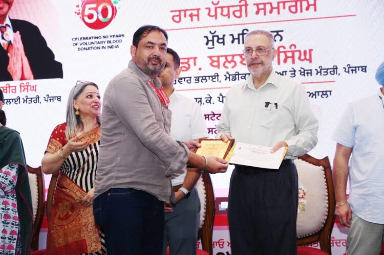 ਪੰਜਾਬ ਸਰਕਾਰ ਵੱਲੋਂ ਬਲੱਡ ਡੋਨਰਜ਼ ਸੁਸਾਇਟੀ ਗੁਰਦਾਸਪੁਰ ਨੂੰ ਲਗਾਤਾਰ ਪੰਜਵੀਂ ਵਾਰ ਮਿਲਿਆ ਸਟੇਟ ਅਵਾਰਡ।