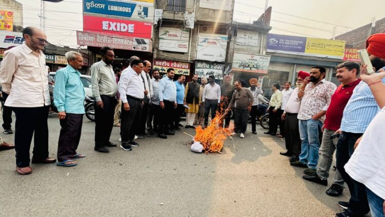 *ਕਾਂਗਰਸ ਪਾਰਟੀ ਦੇ ਪ੍ਰਧਾਨ ਦੀ ਸ਼ਬਦਾਵਲੀ ਨੇ ਕਾਂਗਰਸ ਦਾ ਅਸਲ ਚੇਹਰਾ ਲੋਕਾਂ ਦੇ ਸਾਹਮਣੇਂ ਲਿਆਂਦਾ______ਹੀਰਾ ਵਾਲਿਆ*